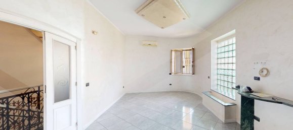 3 rooms Apartment in Pomigliano d'Arco, Italy No. 24043 8