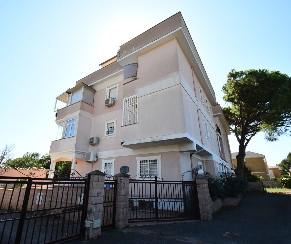 3 bedrooms Duplex in Santa Marinella, Italy No. 385524