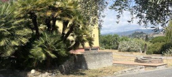 332m² Commercial property in Imperia, Italy No. 303410 8