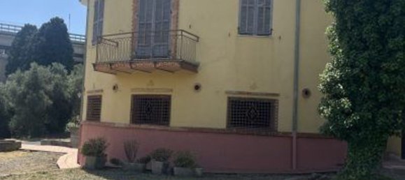 332m² Commercial property in Imperia, Italy No. 303410 9