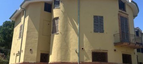 332m² Commercial property in Imperia, Italy No. 303410 4