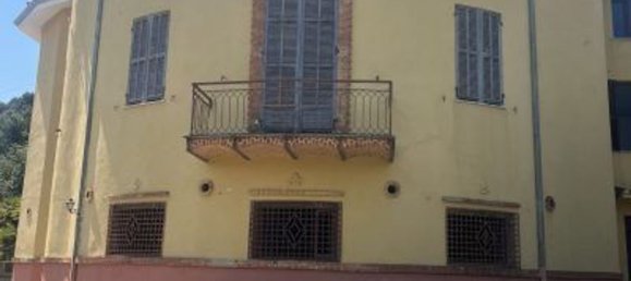 332m² Commercial property in Imperia, Italy No. 303410 3