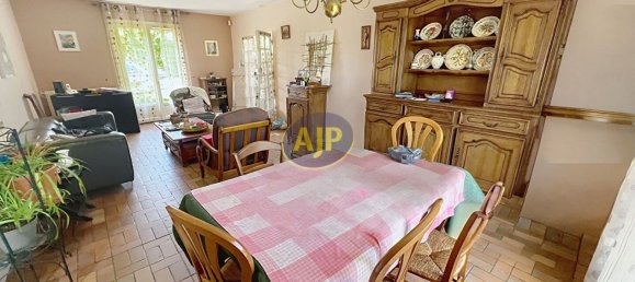 3 bedrooms House in Merignac, France No. 329800 2