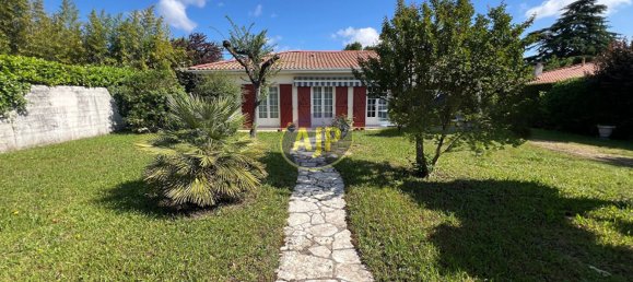 3 bedrooms House in Merignac, France No. 329800 5