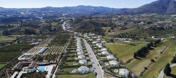 4 bedrooms Villa in Mijas Costa, Spain No. 9944 3