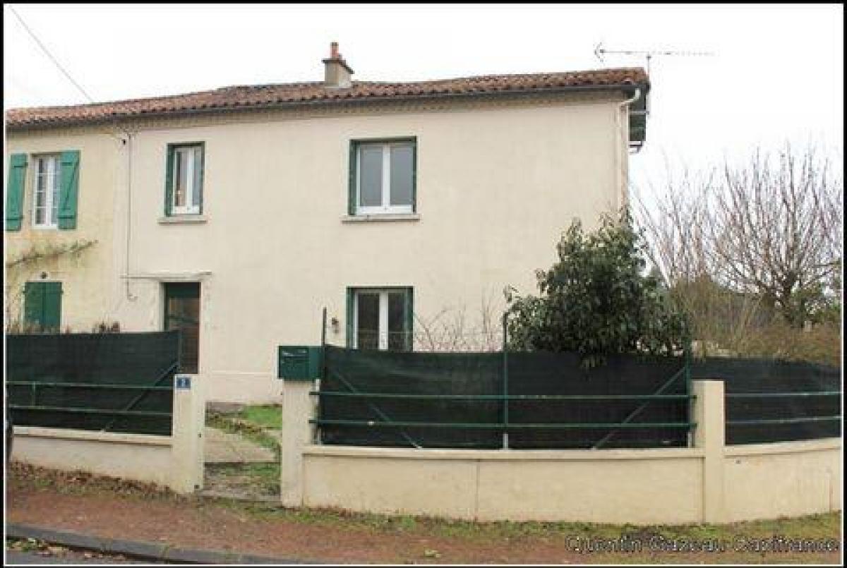 Casa de 3 dormitorios en Bressuire, France No. 25762