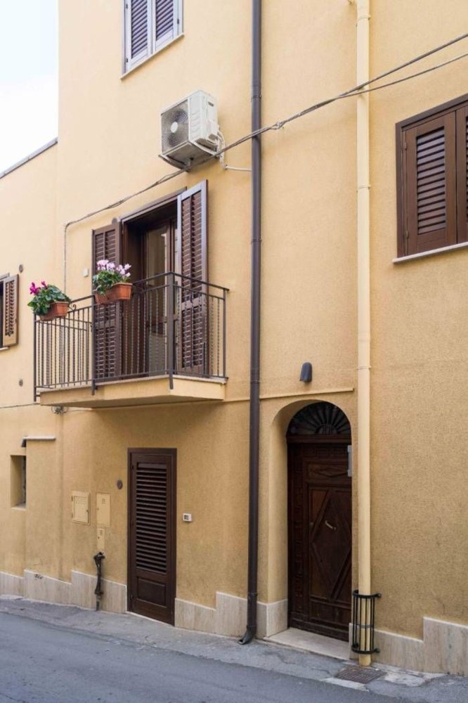 6 rooms House in Castellammare del Golfo, Italy No. 145339