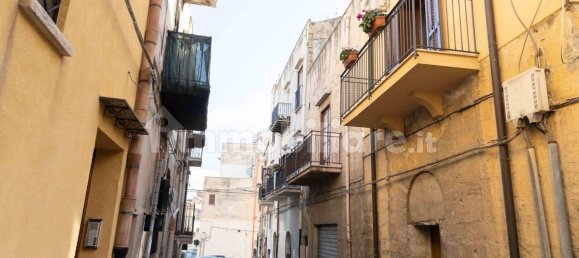 6 rooms House in Castellammare del Golfo, Italy No. 145339 3