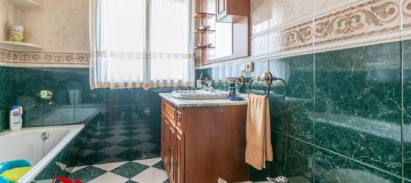 5 bedrooms Townhouse in Loja, Spain No. 201038 10