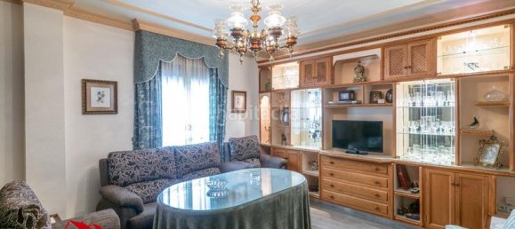 5 bedrooms Townhouse in Loja, Spain No. 201038 2