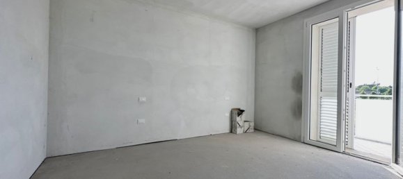 3 rooms Apartment in Ravenna, Italy No. 21493 2