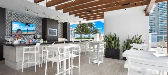 41.06 m² propiedad comercial en venta en Miami, Miami-Dade, Florida, USA № 615341 2