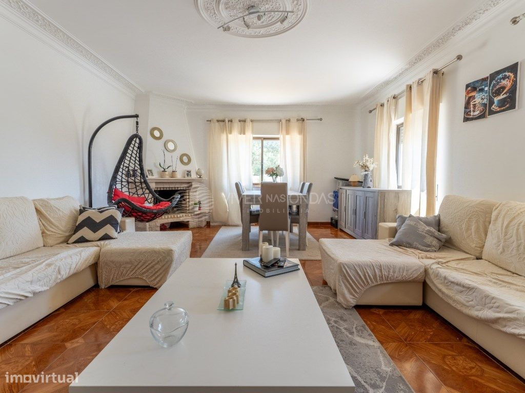 2 bedrooms Commercial property in Sesimbra, Portugal No. 225233