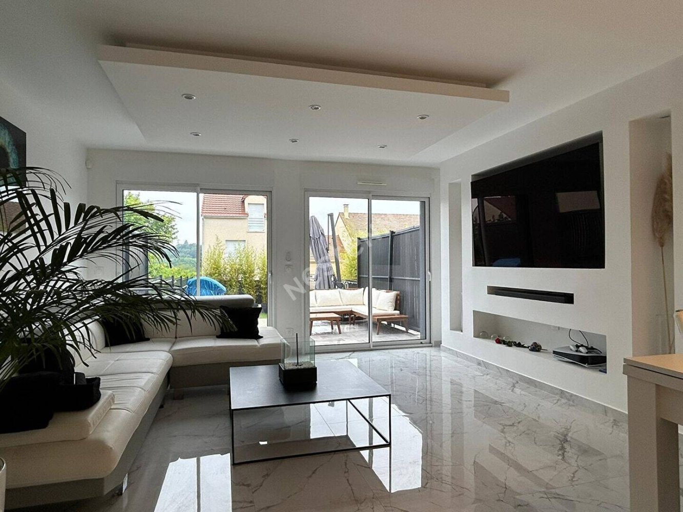 Villa de 4 dormitorios en Osny, France No. 171483