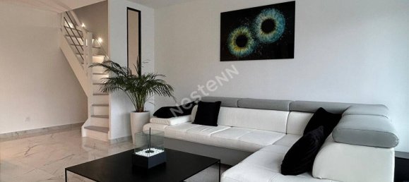 Villa de 4 dormitorios en Osny, France No. 171483 2