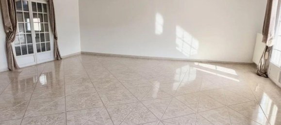 Villa de 3 dormitorios en Chalons-en-Champagne, France No. 361822 10