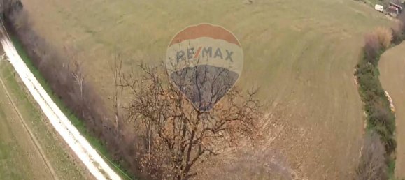 1غرفة قطعة أرض في Jesi, Italy رقم 7544 9