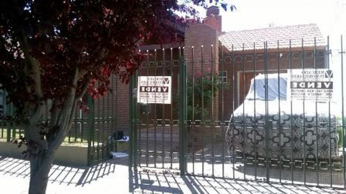 2 bedrooms House in Neuquen, Argentina No. 53654