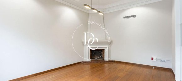 4 bedrooms Apartment in Barcelona, Spain No. 182760 6