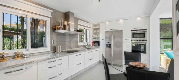 5 bedrooms Villa in Marbella, Spain No. 207415 11