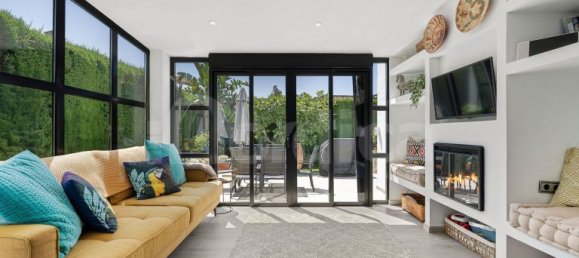 5 bedrooms Villa in Marbella, Spain No. 207415 9