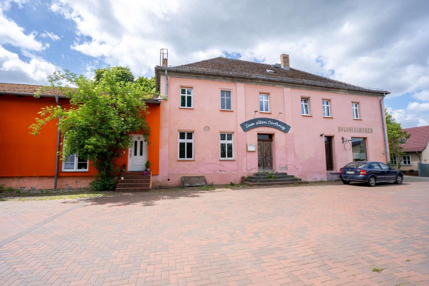 651m² Building in Havelland, Germany No. 370166