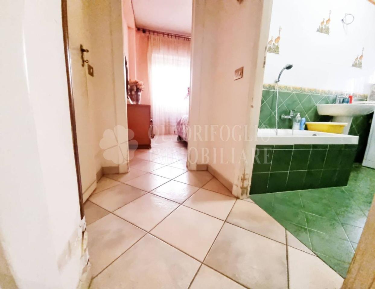 3 rooms Apartment in Rome, Italy No. 37629