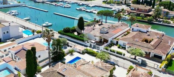 5 bedrooms House in Empuriabrava, Spain No. 82925 5