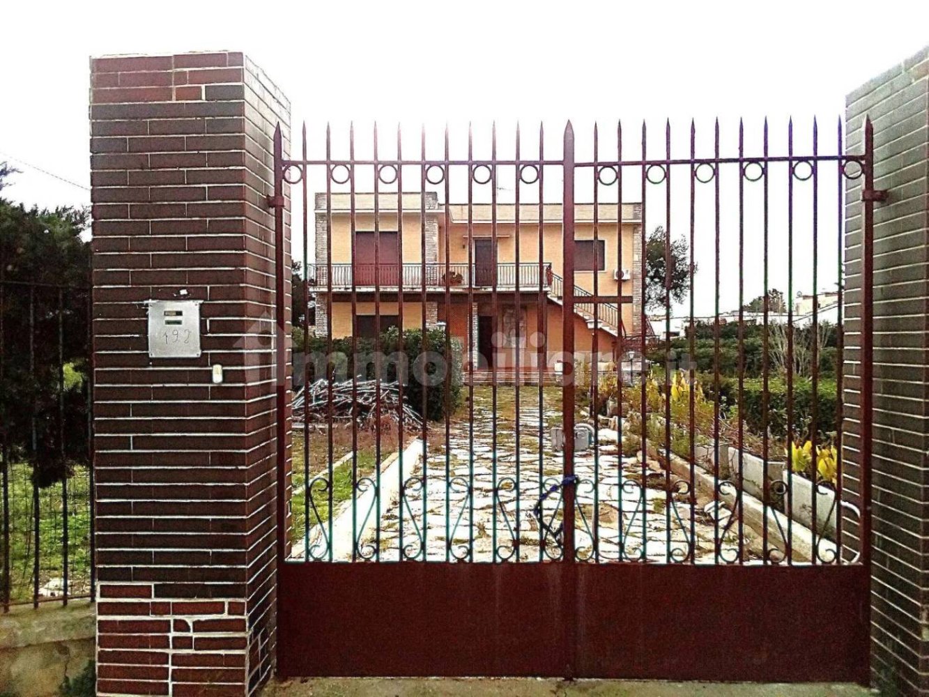 4 bedrooms Villa in Lecce, Italy No. 200434