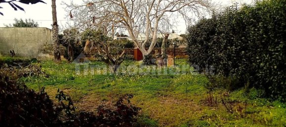 4 bedrooms Villa in Lecce, Italy No. 200434 2