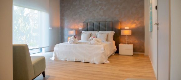 8 bedrooms House in Quarteira, Portugal No. 93300 15