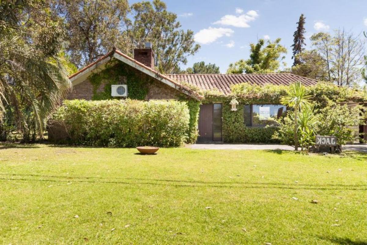 3 bedrooms House in Maldonado, Uruguay No. 5667