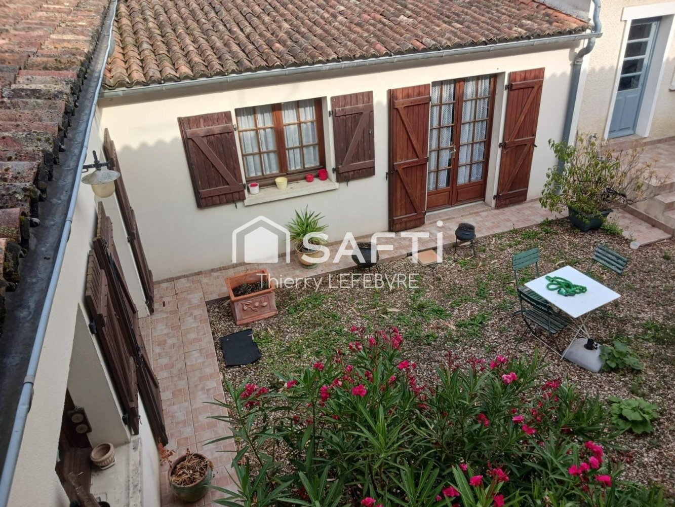 4 bedrooms House in Vienne, France No. 281905