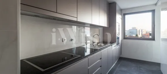 3 bedrooms Apartment in Porto, Portugal No. 97875 2