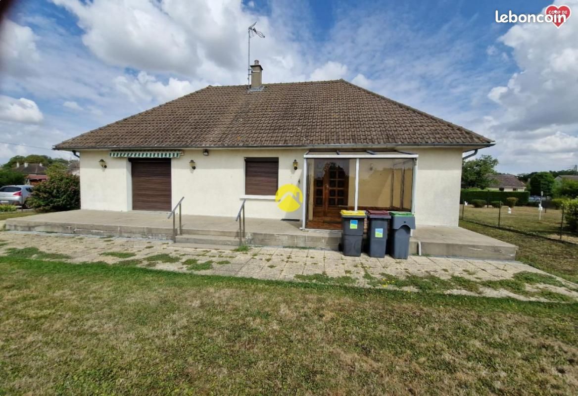 Casa de 3 dormitorios en La Guerche-sur-l'Aubois, France No. 282090