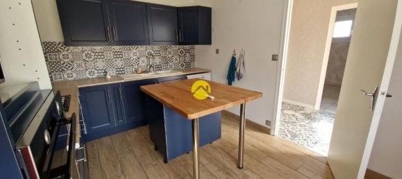 Casa de 3 dormitorios en La Guerche-sur-l'Aubois, France No. 282090 3