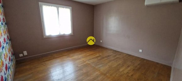 Casa de 3 dormitorios en La Guerche-sur-l'Aubois, France No. 282090 5