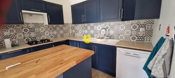 Casa de 3 dormitorios en La Guerche-sur-l'Aubois, France No. 282090 2