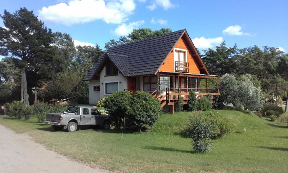 3 bedrooms House in Mar del Plata, Argentina No. 66391