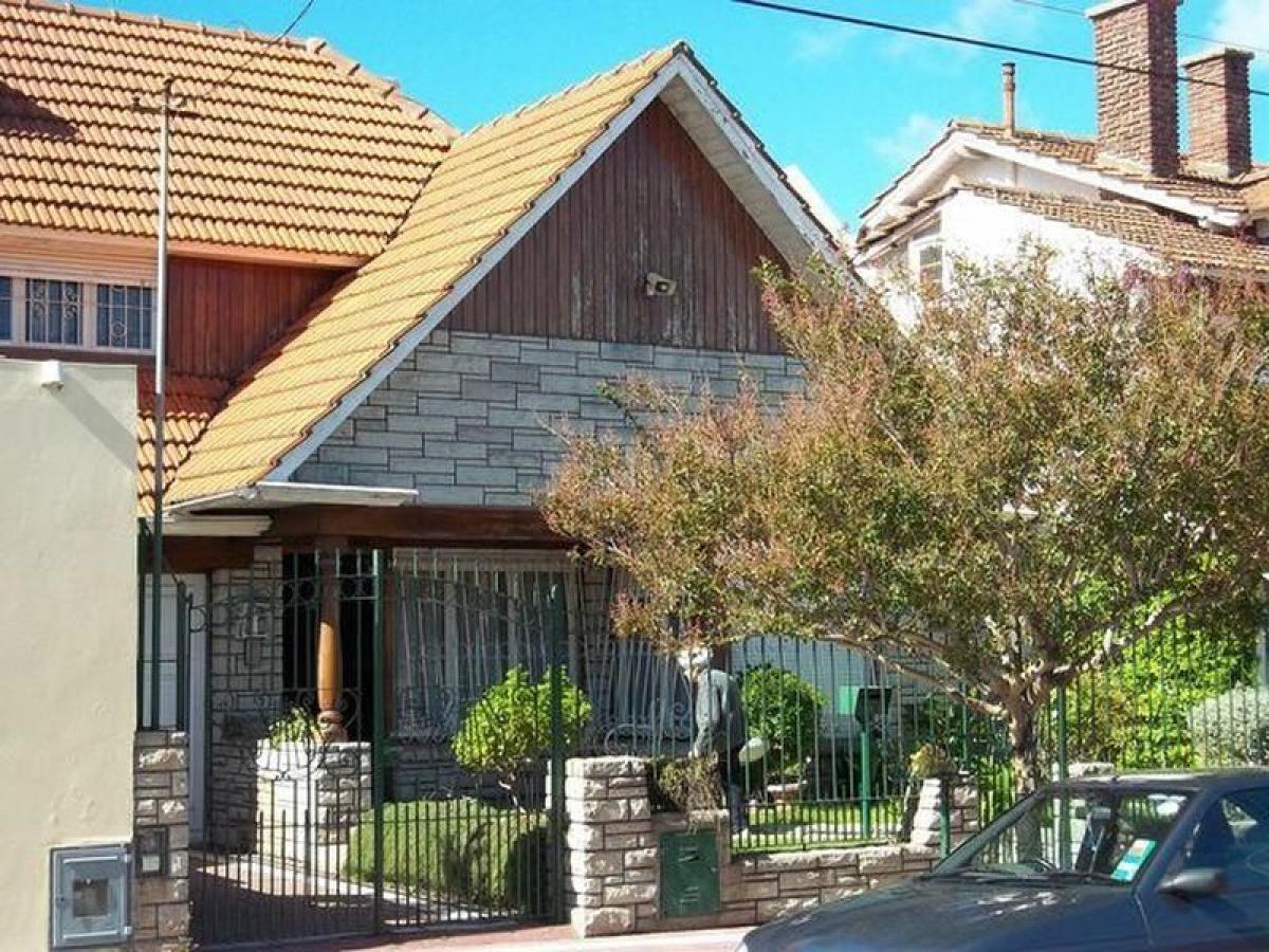 3 bedrooms House in Mar del Plata, Argentina No. 85661