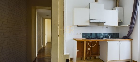 3 rooms Commercial property in Paris, France No. 165483 9