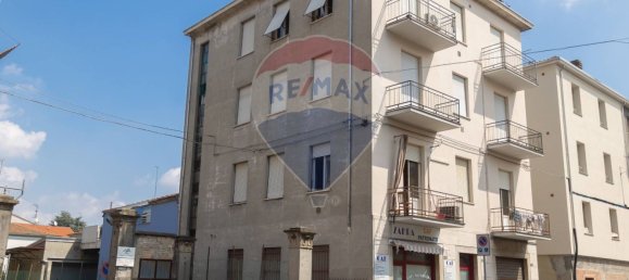 1 room Garage in Fidenza, Italy No. 311662 3