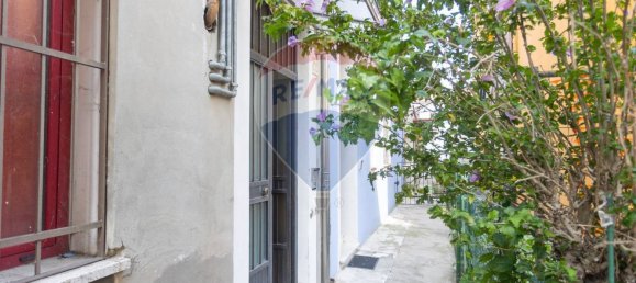 1 room Garage in Fidenza, Italy No. 311662 4