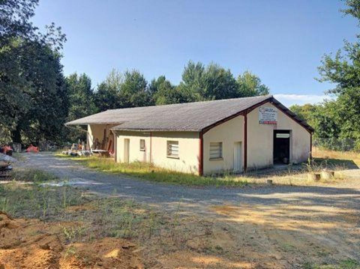 300m² Office in Labrit, France No. 18305