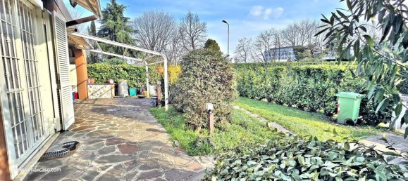 Квартира с 4 комнатами в Аграте Брианца, Италия № 117862 6