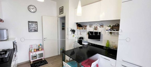 3 bedrooms Apartment in Rome, Italy No. 61223 9