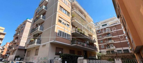 3 bedrooms Apartment in Rome, Italy No. 61223 23