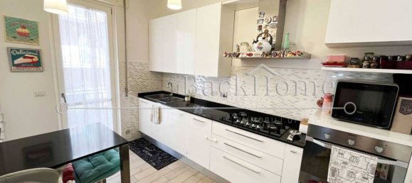 3 bedrooms Apartment in Rome, Italy No. 61223 8