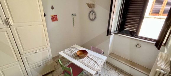 3-salle Appartement à Molfetta, Italy No. 34534 11
