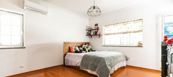 5 bedrooms House in Corroios, Portugal No. 17393 18